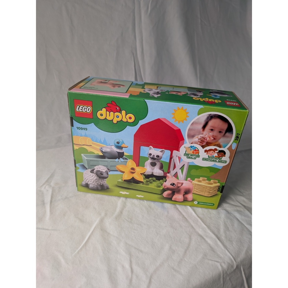 LEGO DUPLO Town Farm Anim Care  RETIRED 10949 Toddler Building Toy 11 Pieces New
